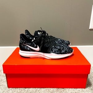 Nike In Season TR 8